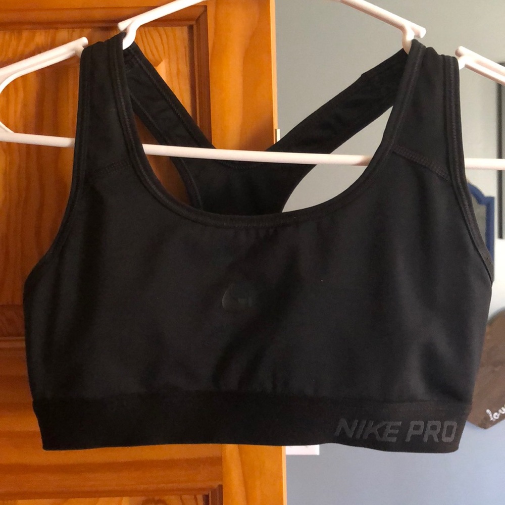 Black Nike Pro sports bra